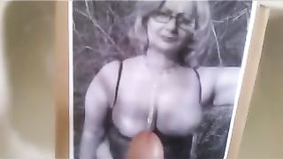 Tributo di piscio e sborra da un utente amico