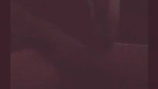 Seduta mi tocco il clitoride