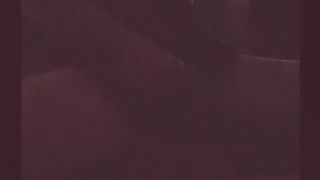 Seduta mi tocco il clitoride