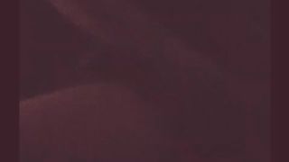 Seduta mi tocco il clitoride