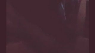 Seduta mi tocco il clitoride