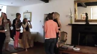 Addio al nubilato con modello nudo