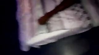 Scopata da un extracomunitario mentre il cornuto filma