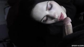 Puttana pompa in auto un grosso cazzo