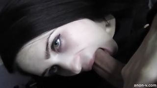 Anteprima del video: Puttana pompa in auto un grosso cazzo