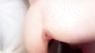 Un cazzo nero enorme le sfonda la figa