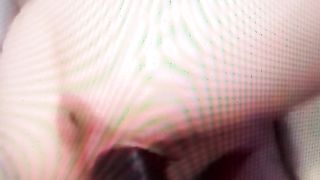 Un cazzo nero enorme le sfonda la figa