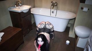 La bella porcella si fa fistare il culo come poche