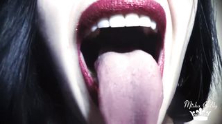 Misha con la sua voce sensuale