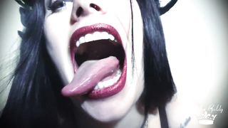 Misha con la sua voce sensuale