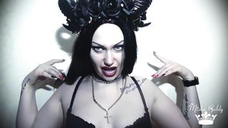 Misha con la sua voce sensuale