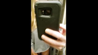 Trans si riprende mentre viene inculata