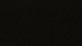 Elena glielo succhia e glielo lecca...