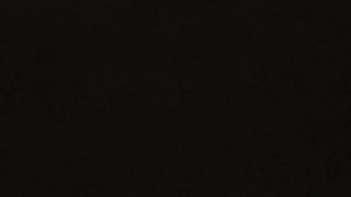 Elena glielo succhia e glielo lecca...