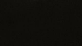 Elena glielo succhia e glielo lecca...