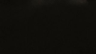 Elena glielo succhia e glielo lecca...