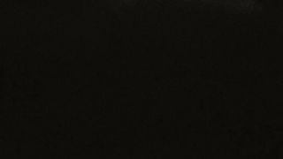 Elena glielo succhia e glielo lecca...