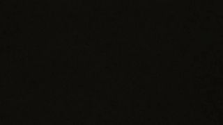 Elena glielo succhia e glielo lecca...