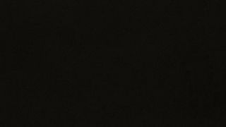 Elena glielo succhia e glielo lecca...