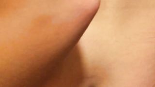 Coppietta negli spogliatoi prima della sauna