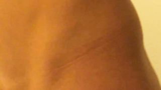 Coppietta negli spogliatoi prima della sauna