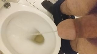 Pipí mattutina prima della solita sega