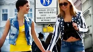 Puttana bionda scopata in giardino