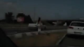 Matura puttana pompa un cazzo in auto