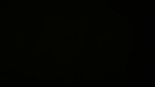 Eccitatissima mentre il suo ragazzo la masturba