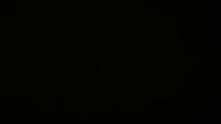 Eccitatissima mentre il suo ragazzo la masturba