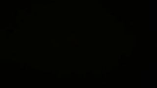 Eccitatissima mentre il suo ragazzo la masturba