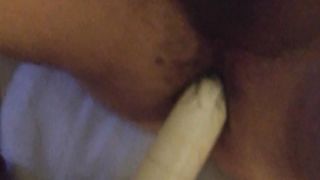 Mi sego mentre mia moglie mi incula con un vibratore