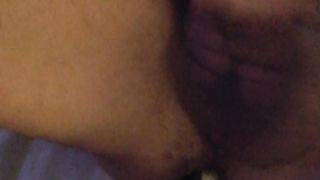 Mi sego mentre mia moglie mi incula con un vibratore