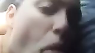 Anteprima del video: Gli fa un pompino  in auto