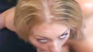 Bionda puttana tettona