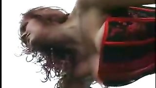 Troia dai capelli rossi a caccia di clienti