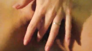 Le copro la figa di crema