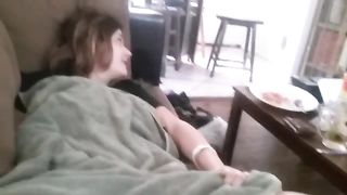 Masturba la sorella (e viceversa) con il padre presente!