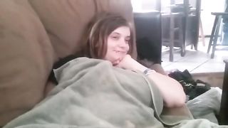 Masturba la sorella (e viceversa) con il padre presente!