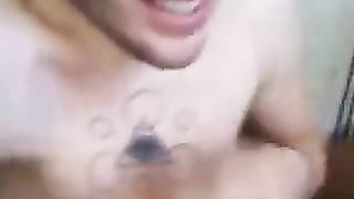 Sorella tettona succhia il cazzo al fratello