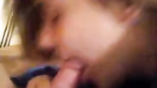 Sorella tettona succhia il cazzo al fratello