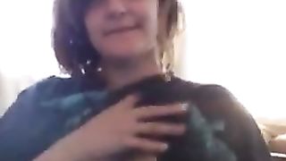 Sorella tettona succhia il cazzo al fratello