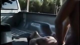 Bionda scopata al maneggio