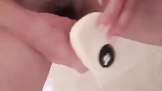 Godo a sfondarmi la figa