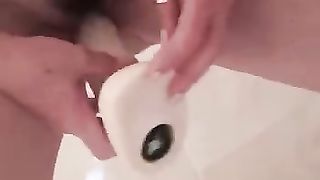 Godo a sfondarmi la figa