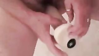 Godo a sfondarmi la figa