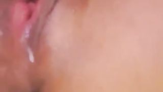 Un'amica che si masturba