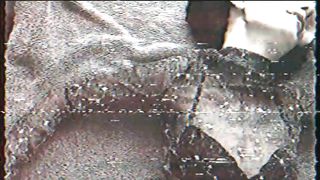 Lola scopata dal suo uomo mentre sega l'amico