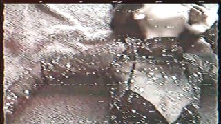 Lola scopata dal suo uomo mentre sega l'amico