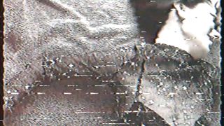 Lola scopata dal suo uomo mentre sega l'amico